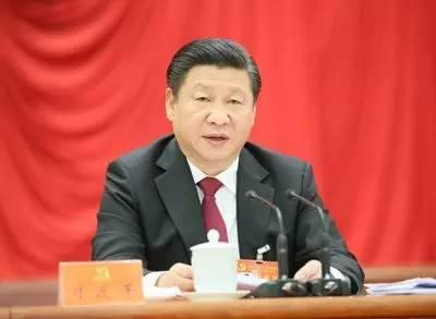 图为：十八届五中全会于2015年10月26日至29日在北京举行，，，，，，习近平作主要讲话。。。。。。四、构建全方位、全领域、全要素的哲学社会科学系统